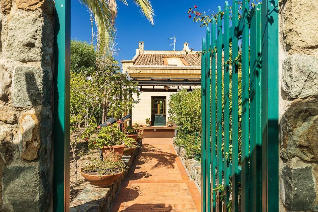 Vila Casa Al Mare Dei 7 Emiri Cefalù Exteriér fotografie